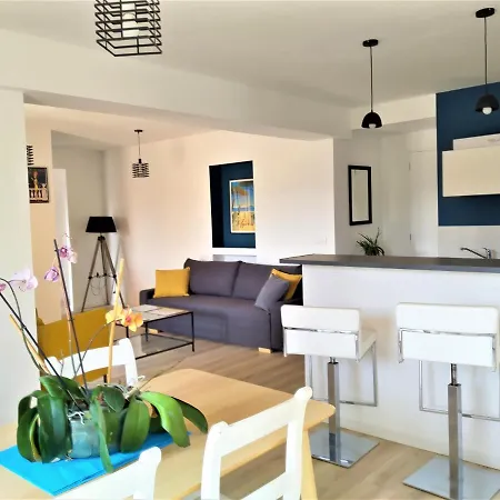 Superbe Bas De 80 M2 Piscine Privee Reservee Aux Vacanciers Avec Vue Magnifique 6 Couchages Appartement